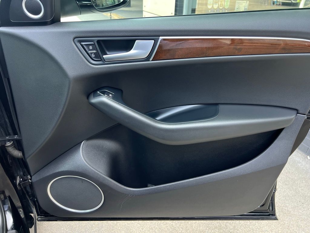 Vehicle image 46 of 54