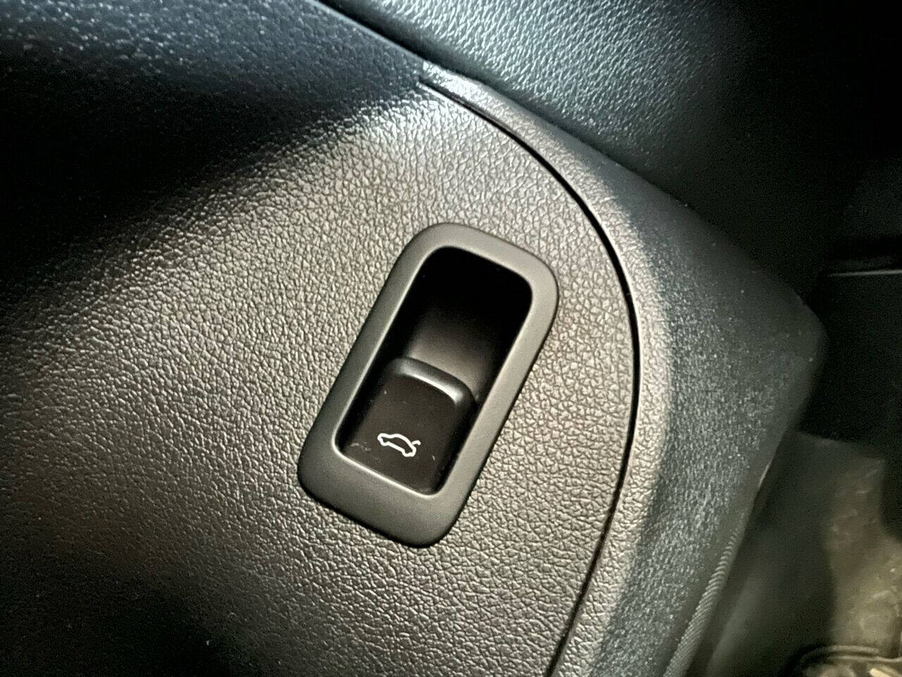 Vehicle image 36 of 71