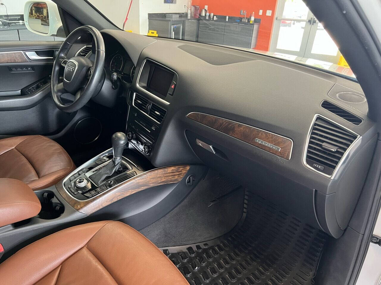 Vehicle image 58 of 71