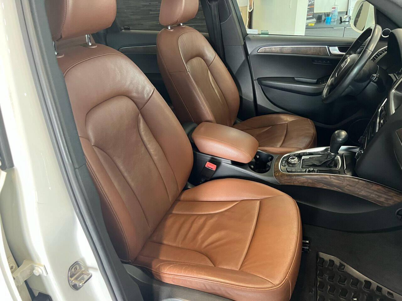 Vehicle image 56 of 71