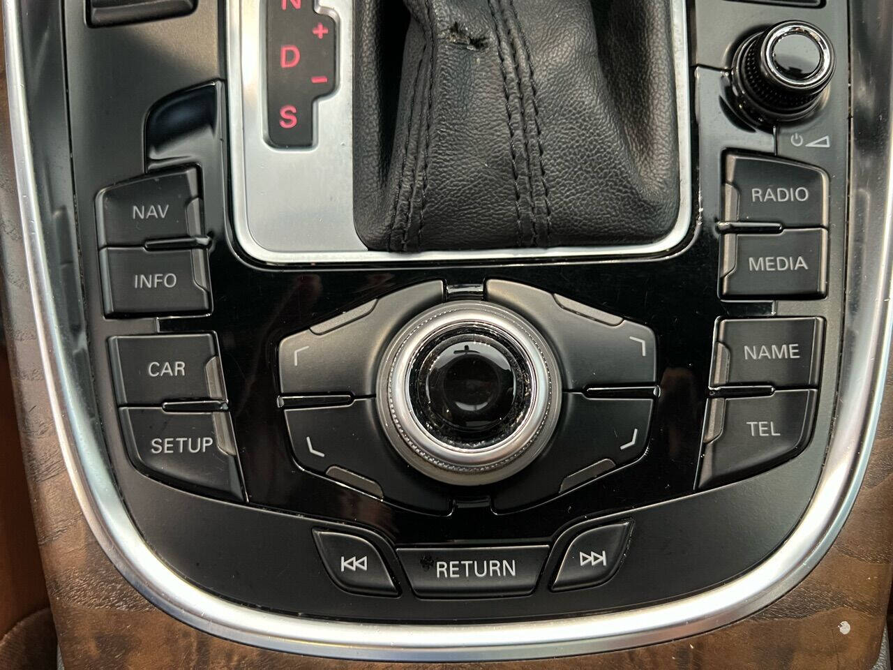 Vehicle image 30 of 71