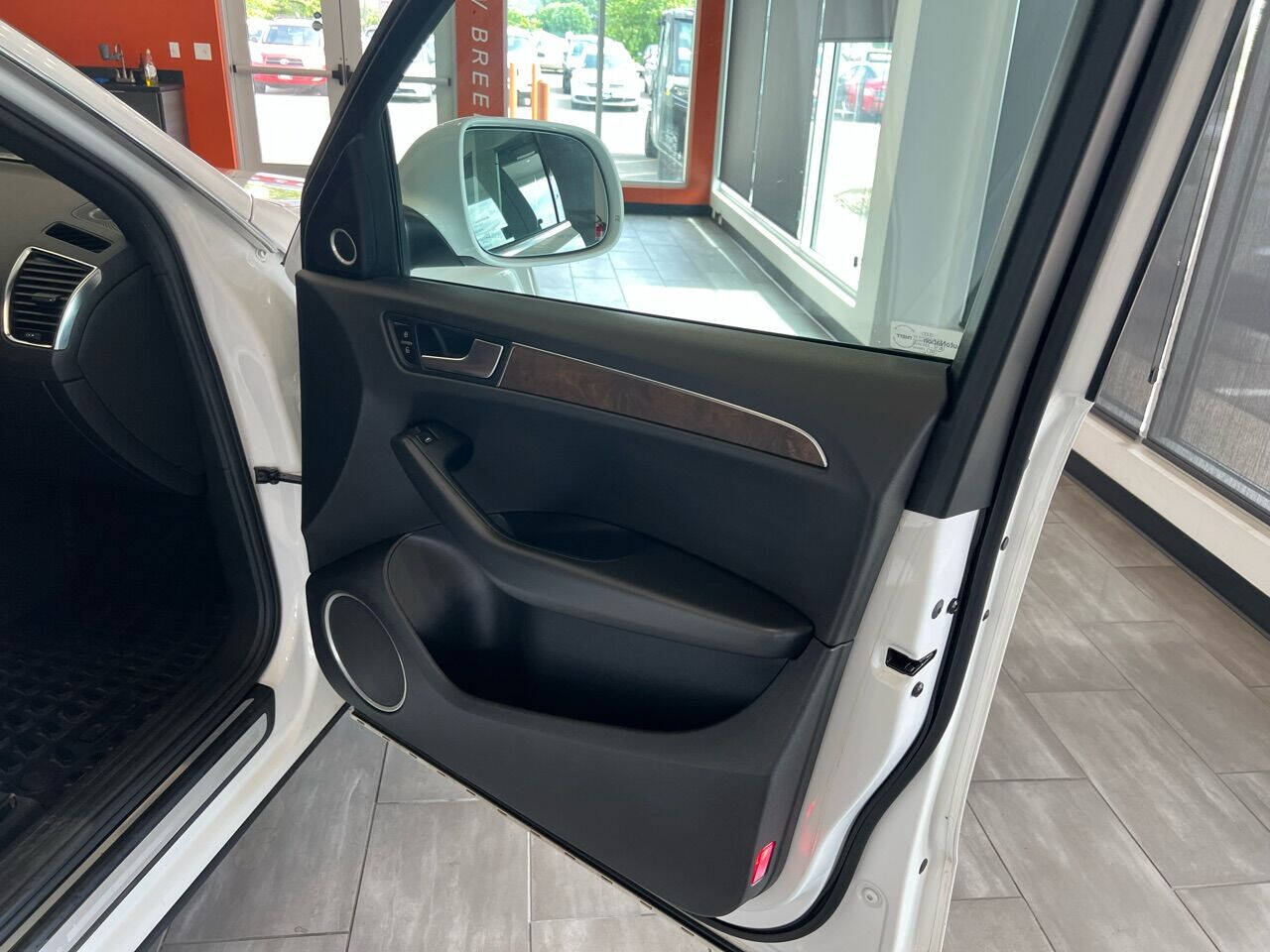 Vehicle image 54 of 71