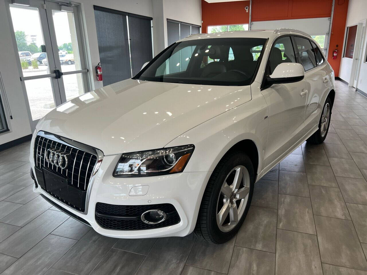 Vehicle image 3 of 71