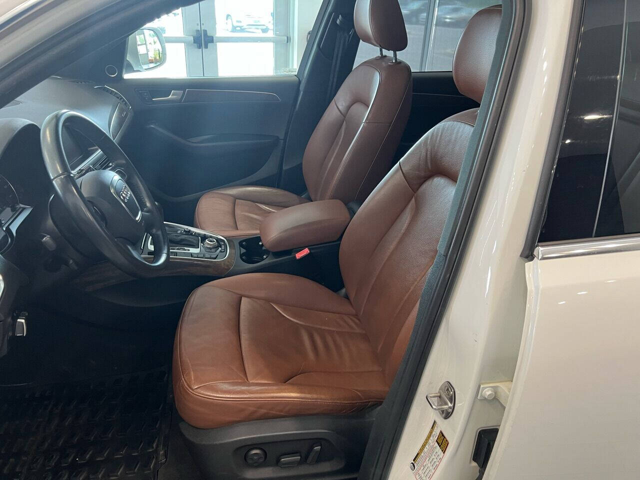Vehicle image 19 of 71
