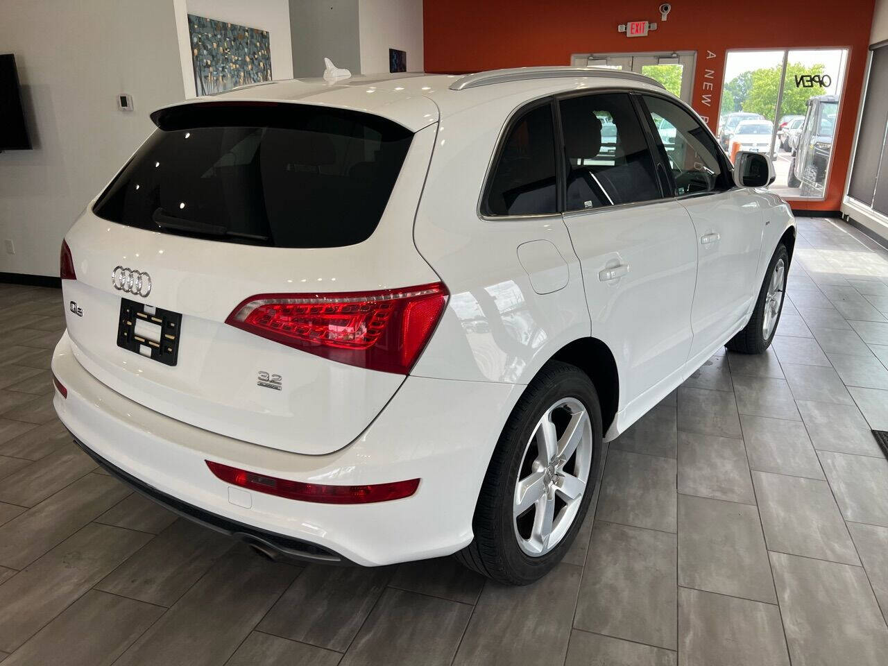 Vehicle image 7 of 71