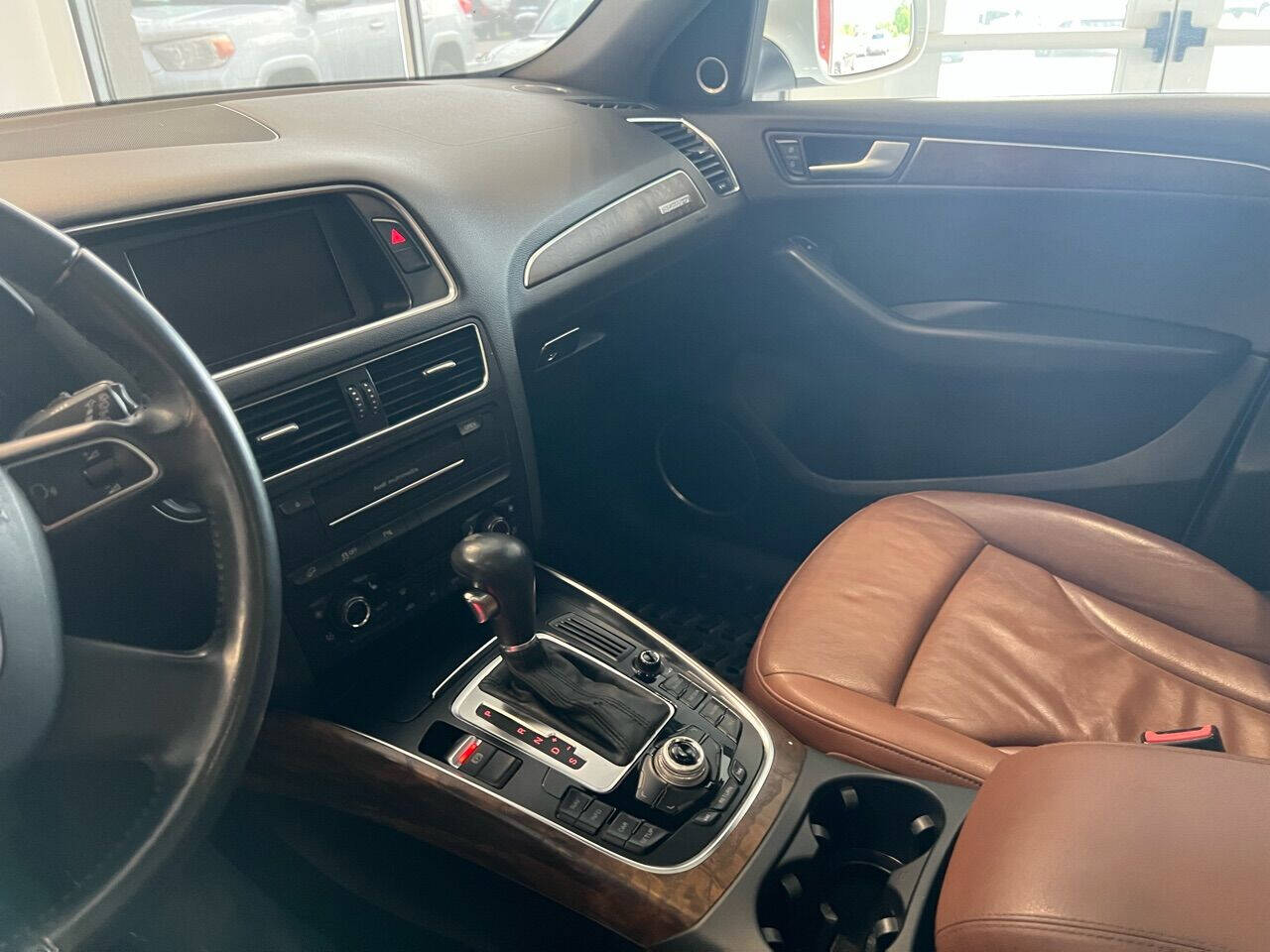Vehicle image 23 of 71
