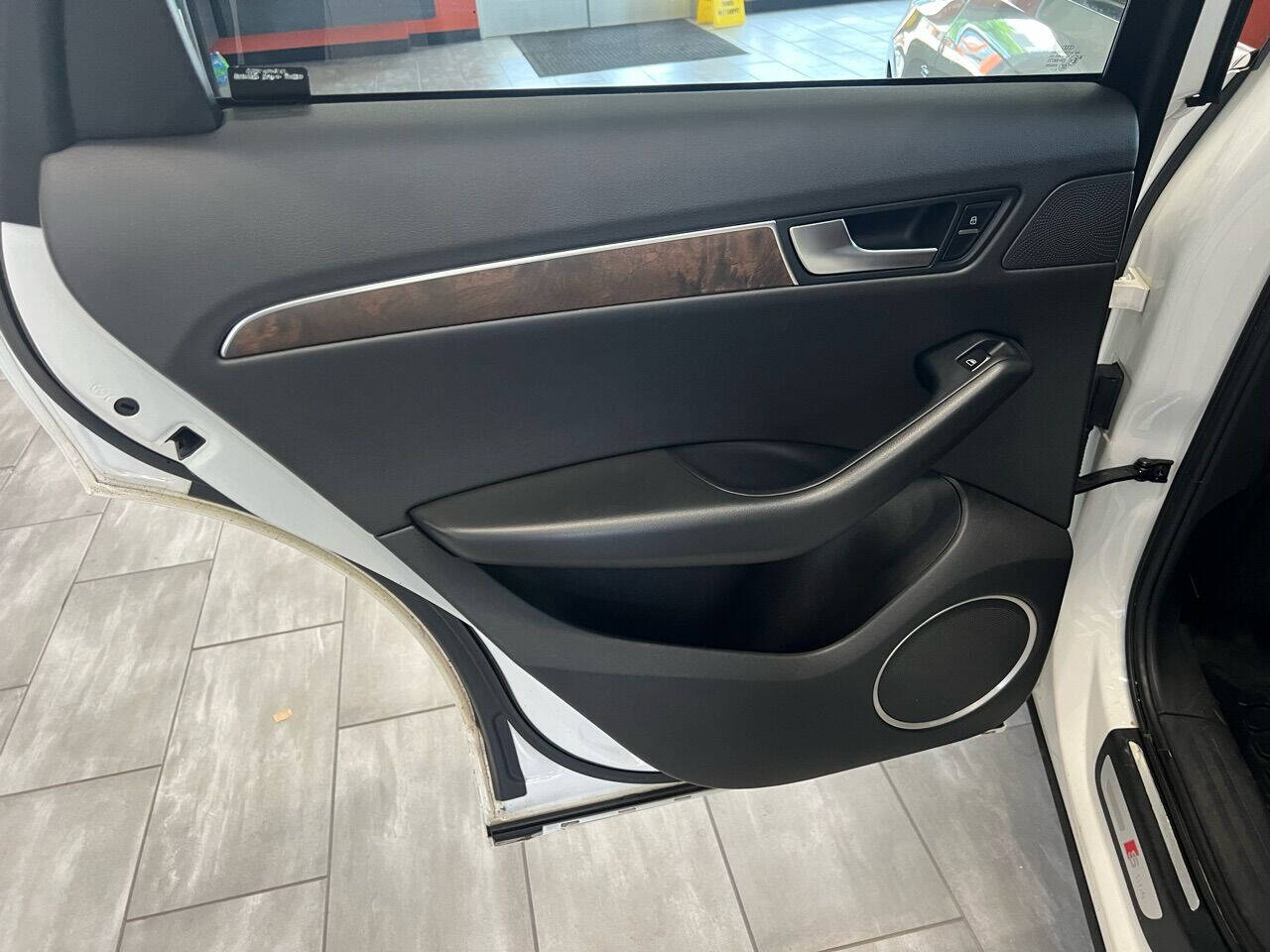 Vehicle image 39 of 71