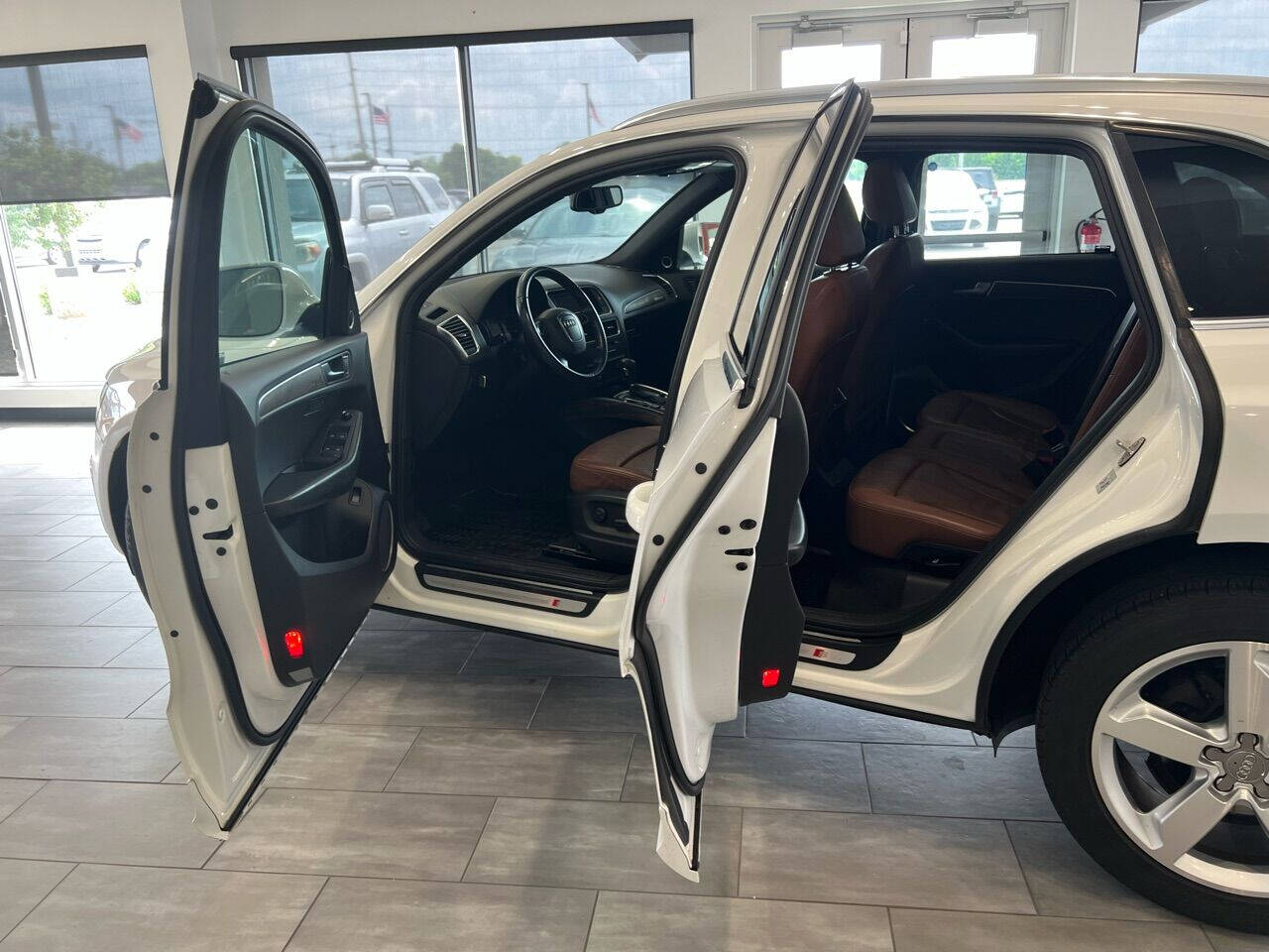 Vehicle image 15 of 71