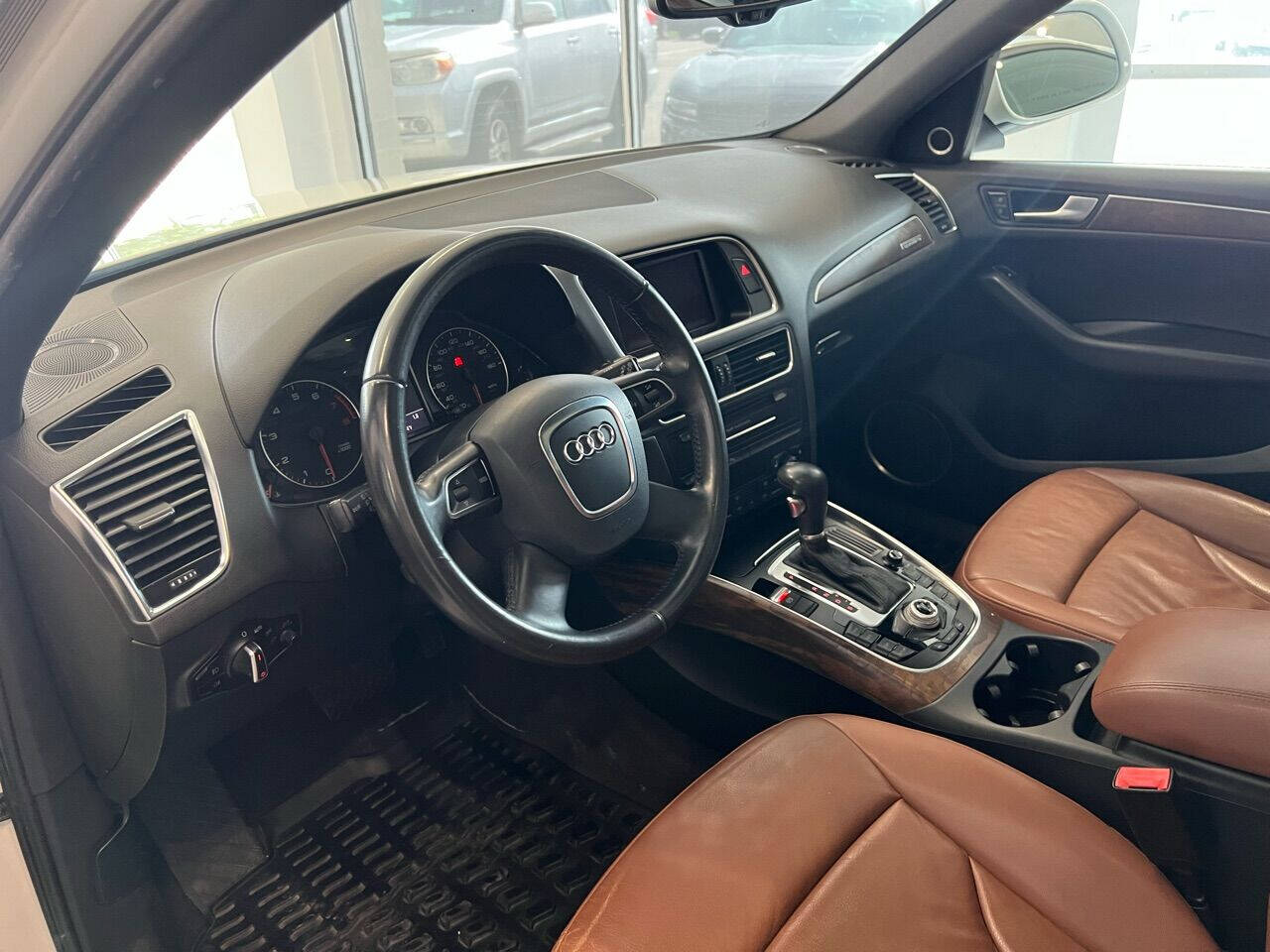 Vehicle image 25 of 71