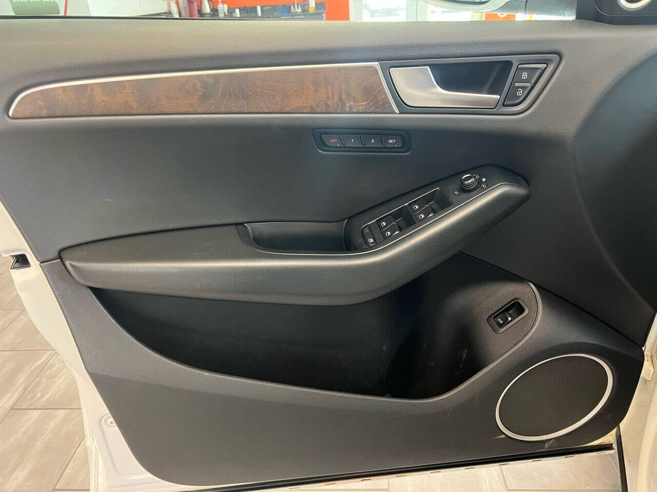 Vehicle image 17 of 71