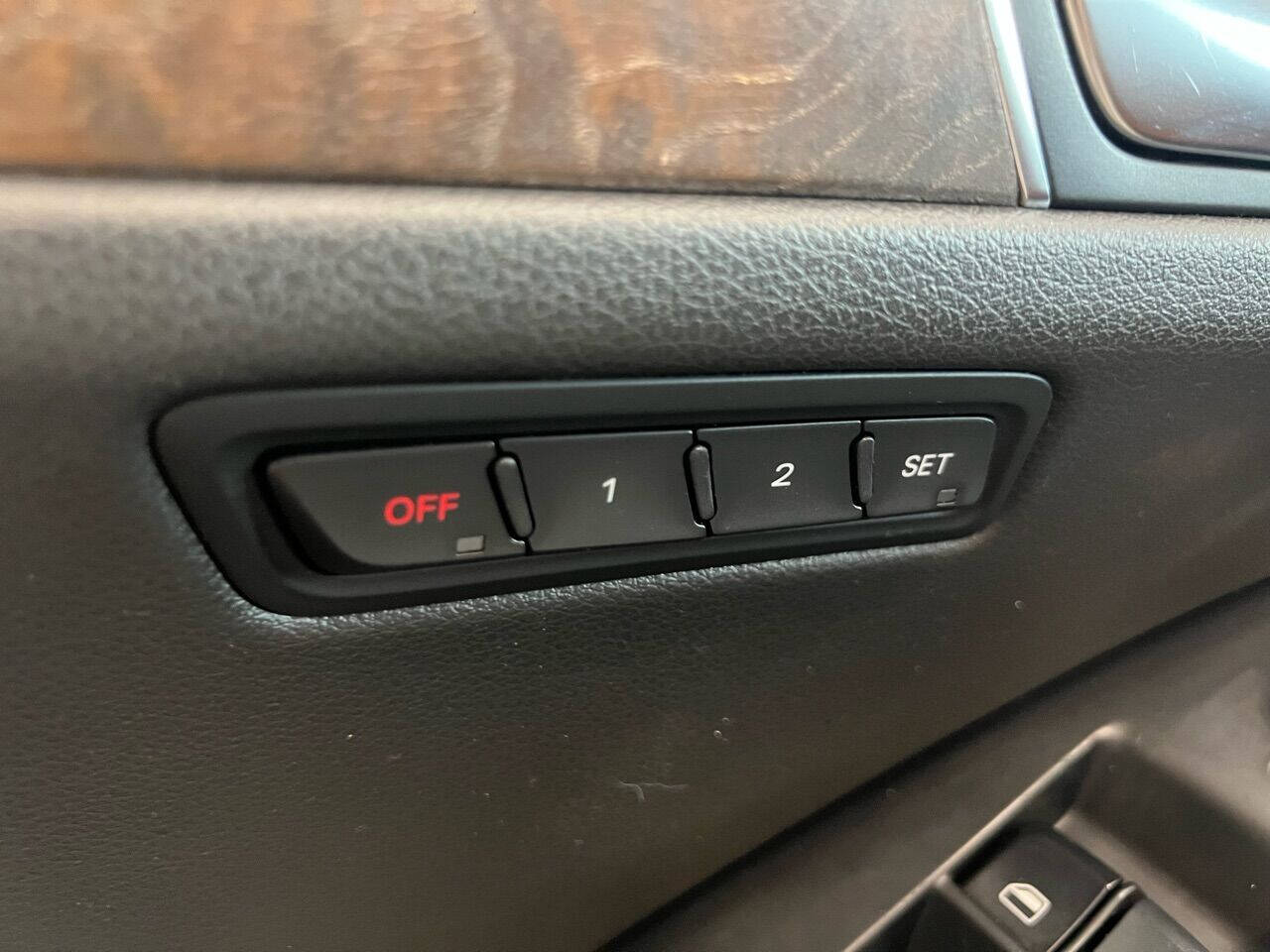 Vehicle image 18 of 71