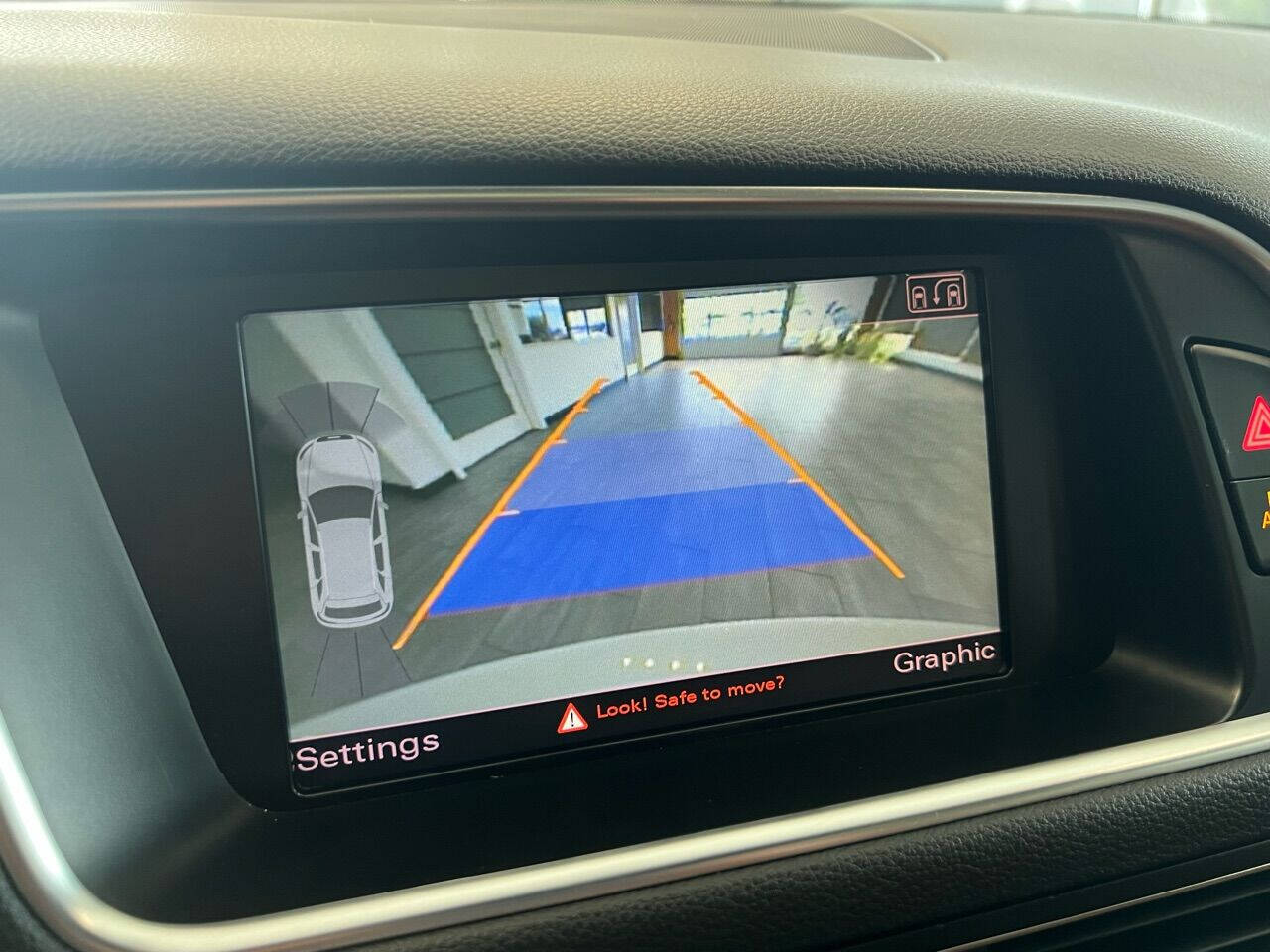 Vehicle image 32 of 71