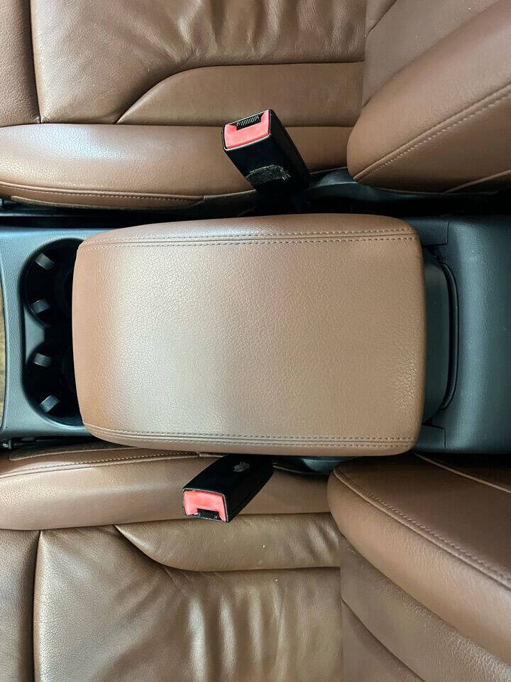 Vehicle image 61 of 71