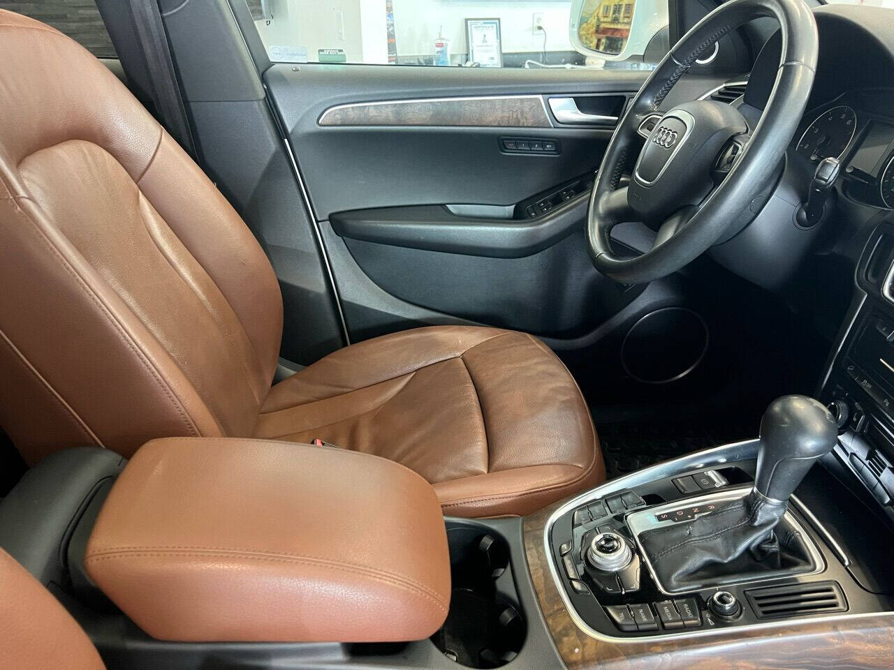 Vehicle image 60 of 71
