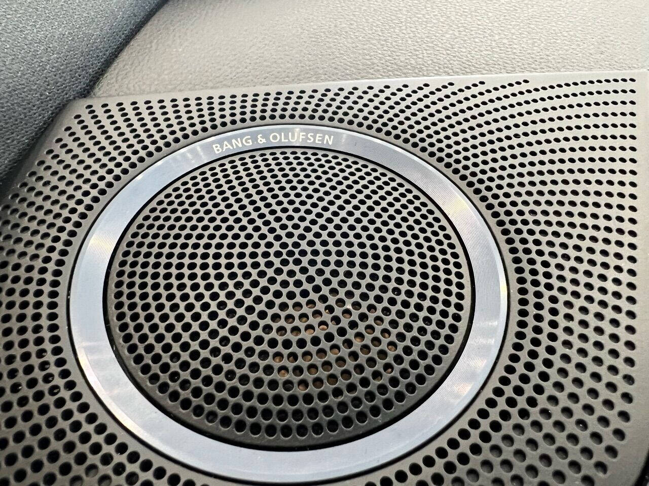 Vehicle image 37 of 71