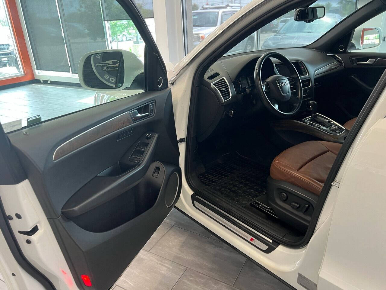 Vehicle image 16 of 71