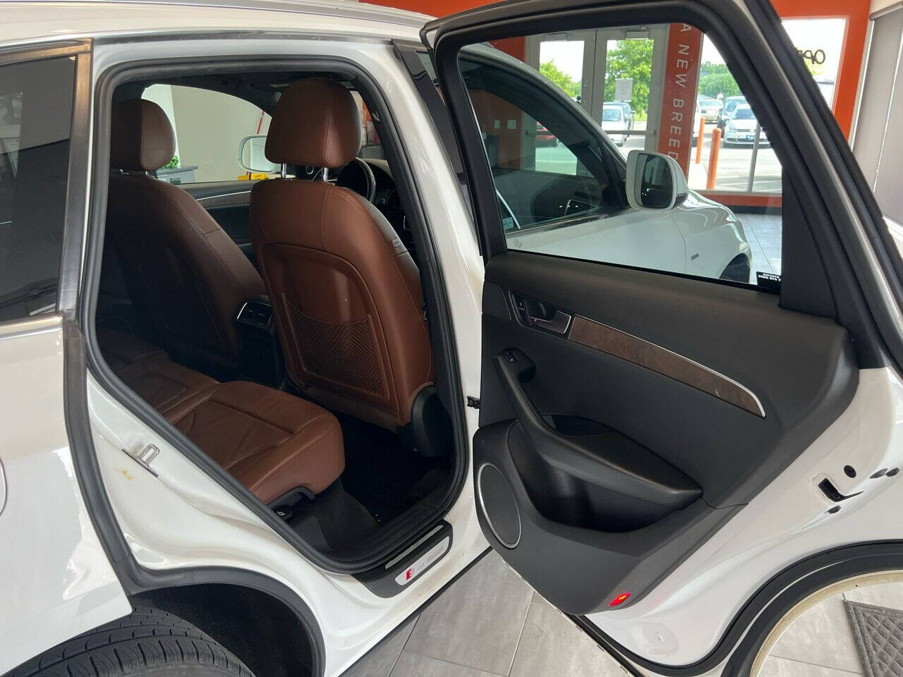 Vehicle image 51 of 71
