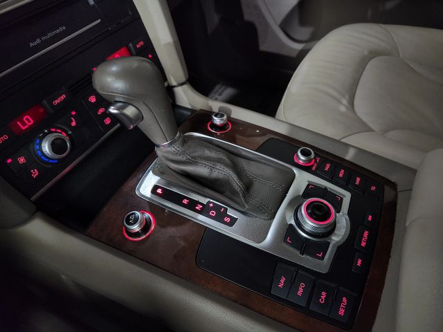 Vehicle image 26 of 33