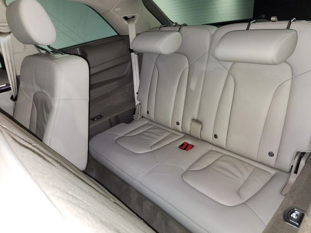 Vehicle image 17 of 33