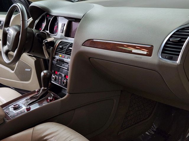 Vehicle image 21 of 33