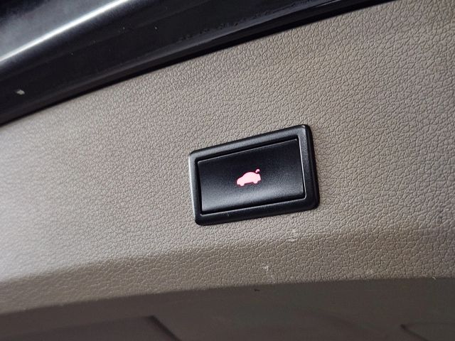 Vehicle image 29 of 33