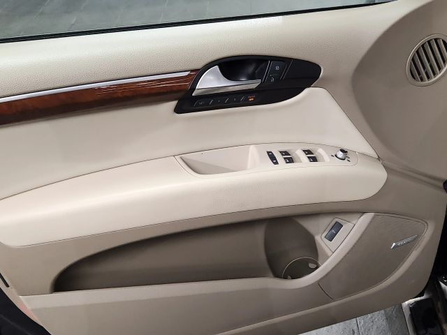 Vehicle image 27 of 33