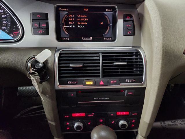 Vehicle image 25 of 33