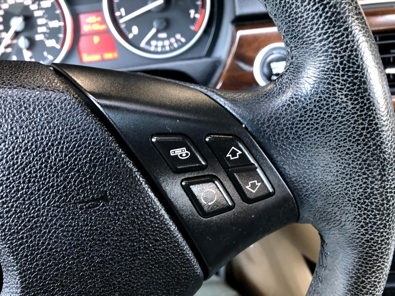 Vehicle image 13 of 27