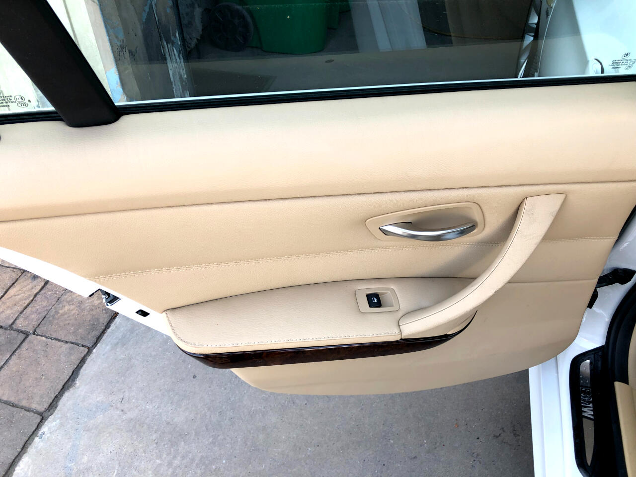 Vehicle image 21 of 27
