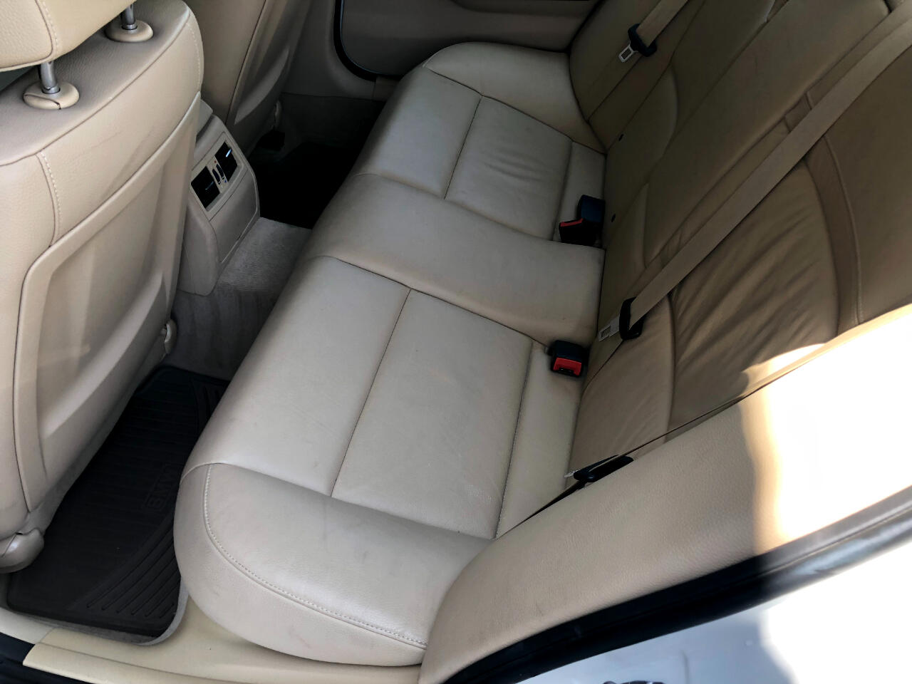 Vehicle image 22 of 27