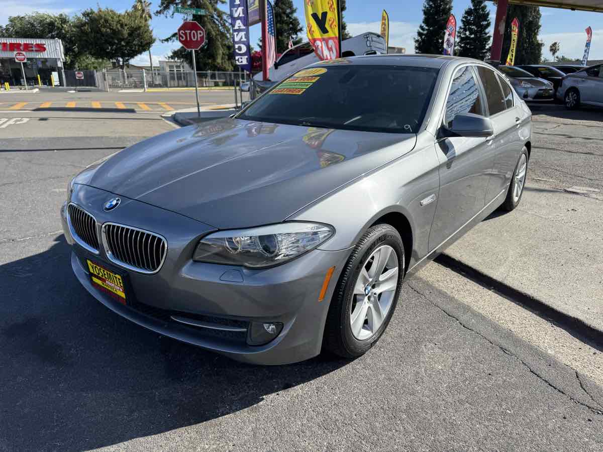 2011 BMW 5 Series 528i Image 1 of 14