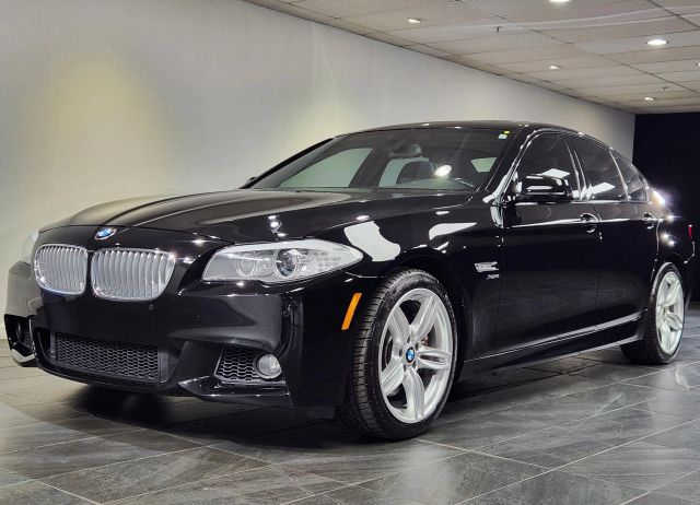 2011 BMW 5 Series 550i xDrive Image 1 of 31