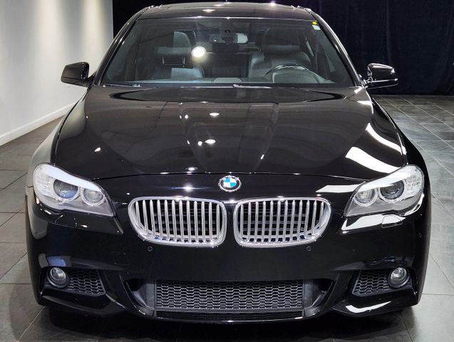 2011 BMW 5 Series 550i xDrive Image 2 of 31