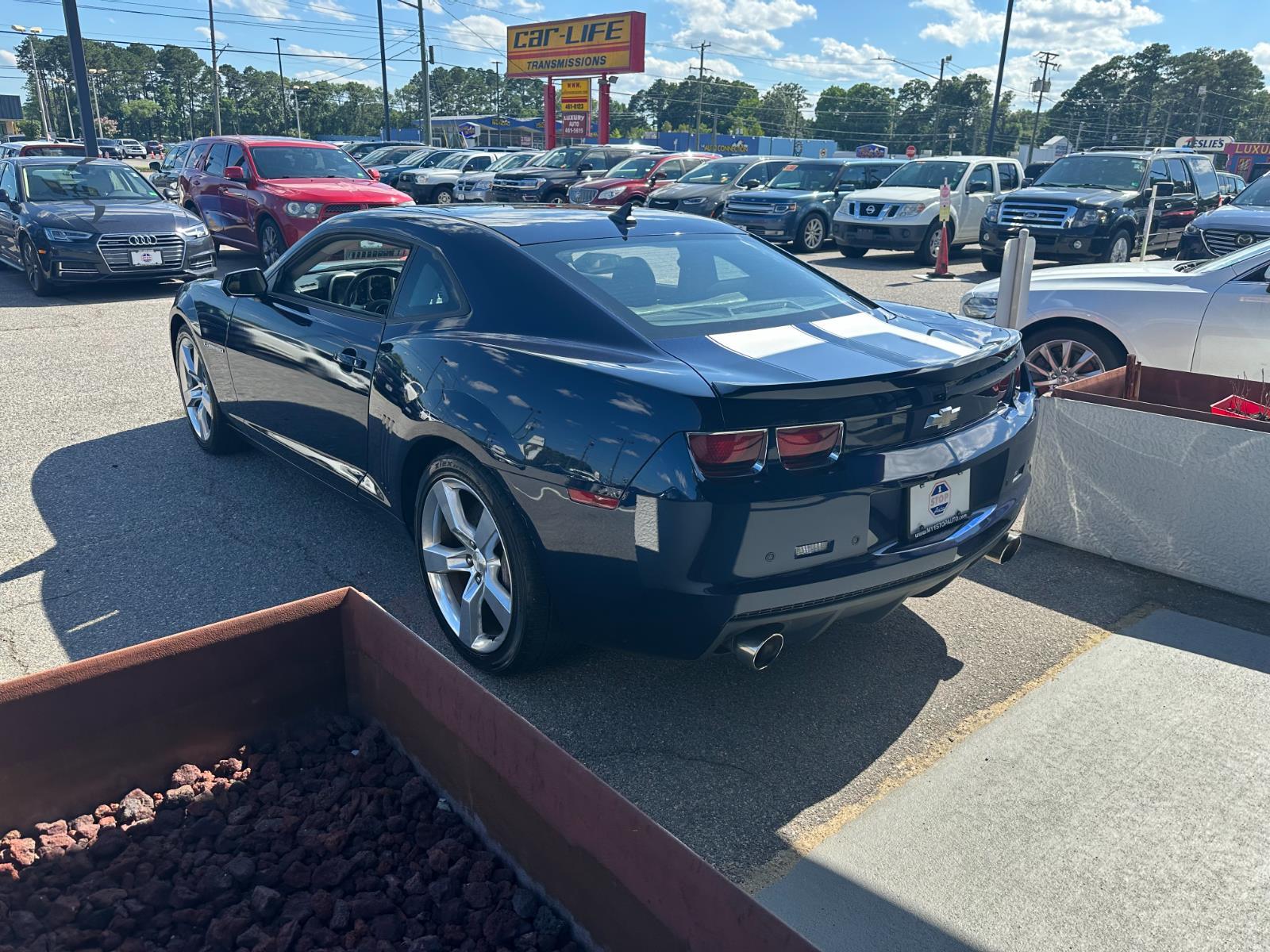 Vehicle image 8 of 21