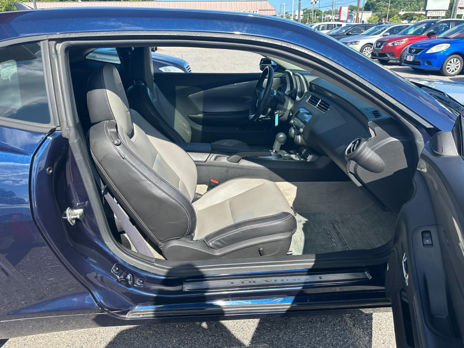 Vehicle image 11 of 21