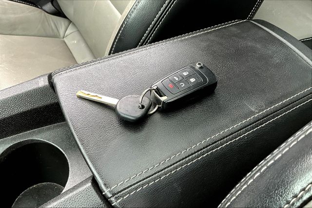 Vehicle image 23 of 32