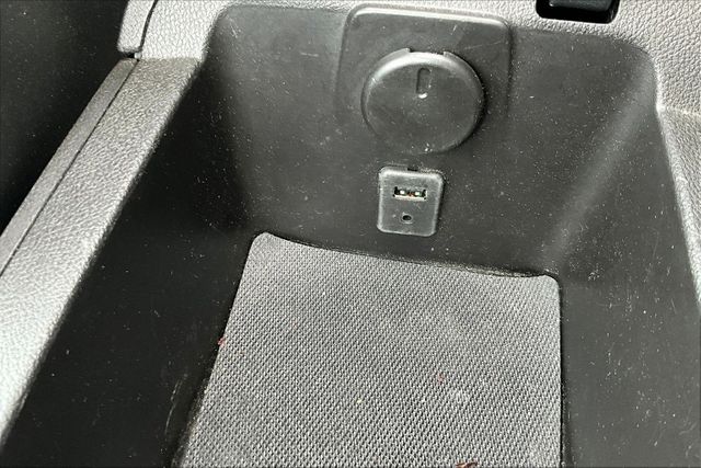 Vehicle image 24 of 32