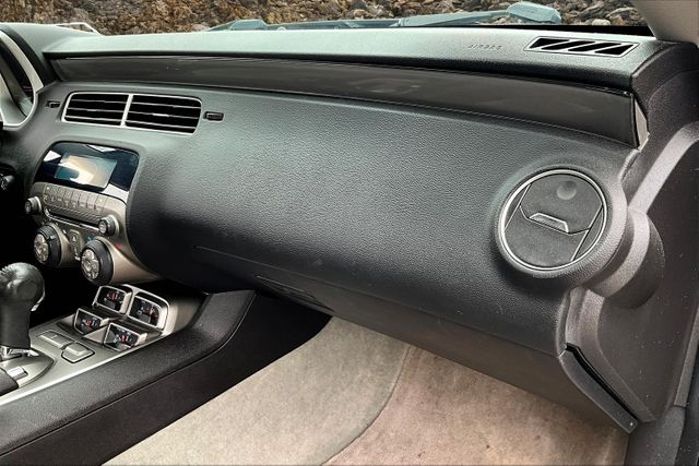Vehicle image 14 of 32