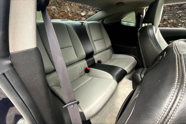 Vehicle image 8 of 32