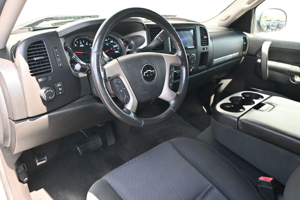 Vehicle image 8 of 11