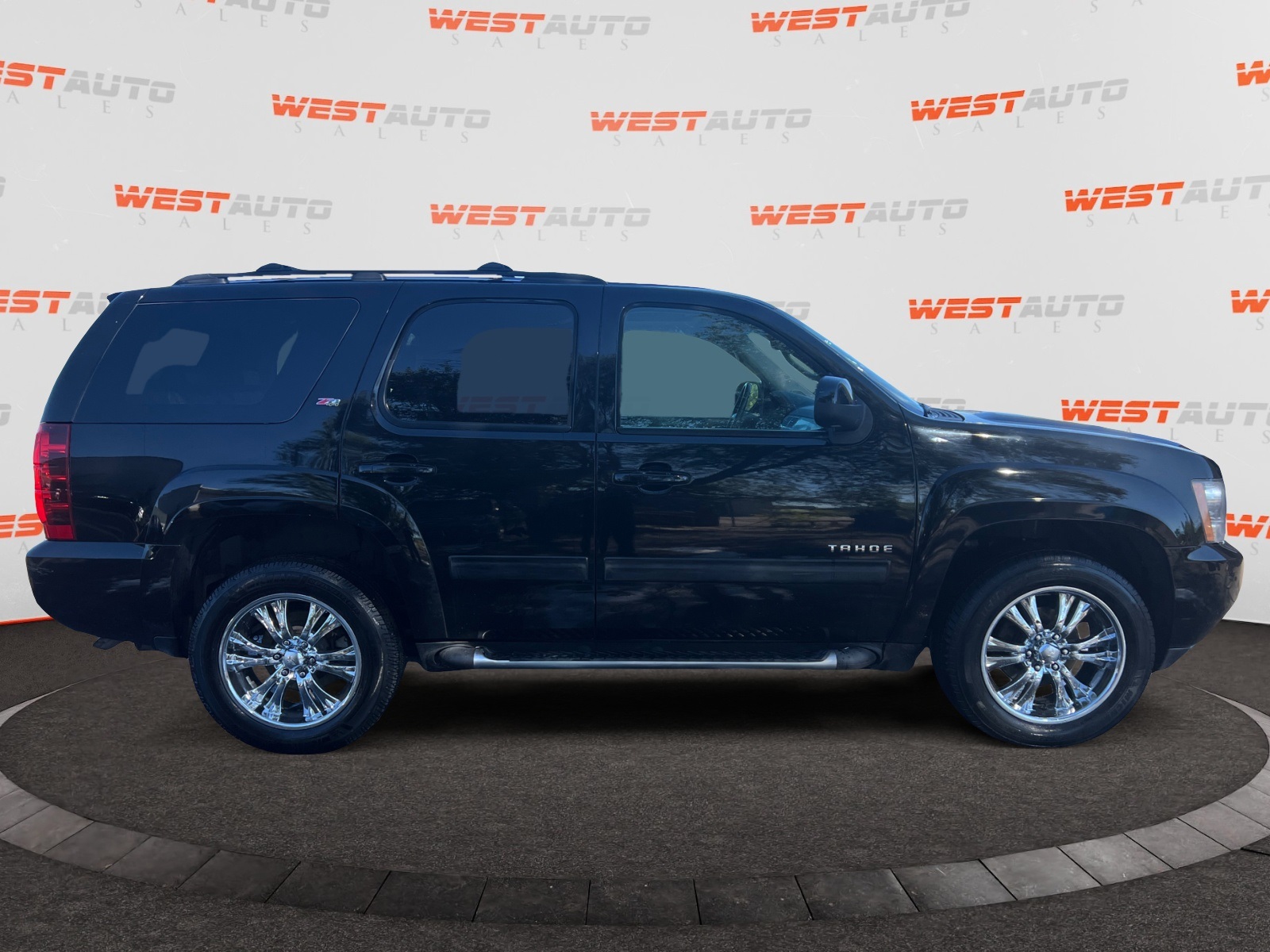 2011 Chevrolet Tahoe LT Image 4 of 42