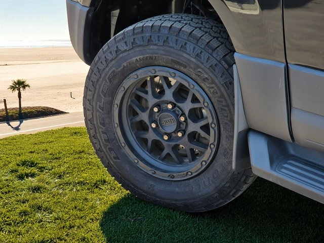 Vehicle image 4 of 5