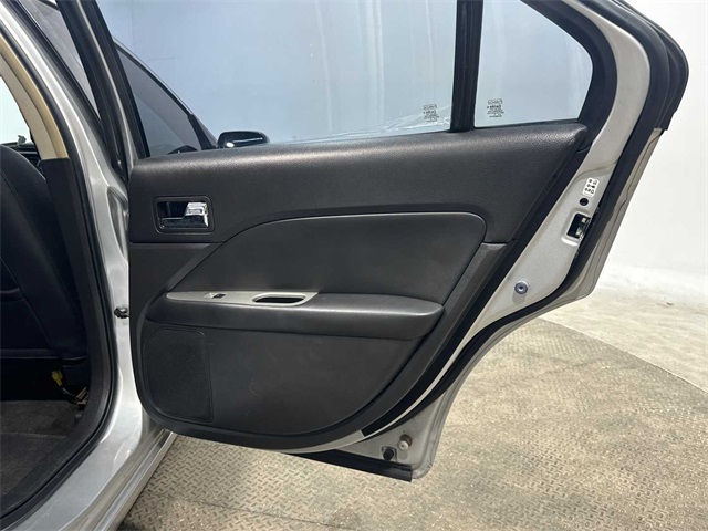 2011 Ford Fusion SEL Image 18 of 30