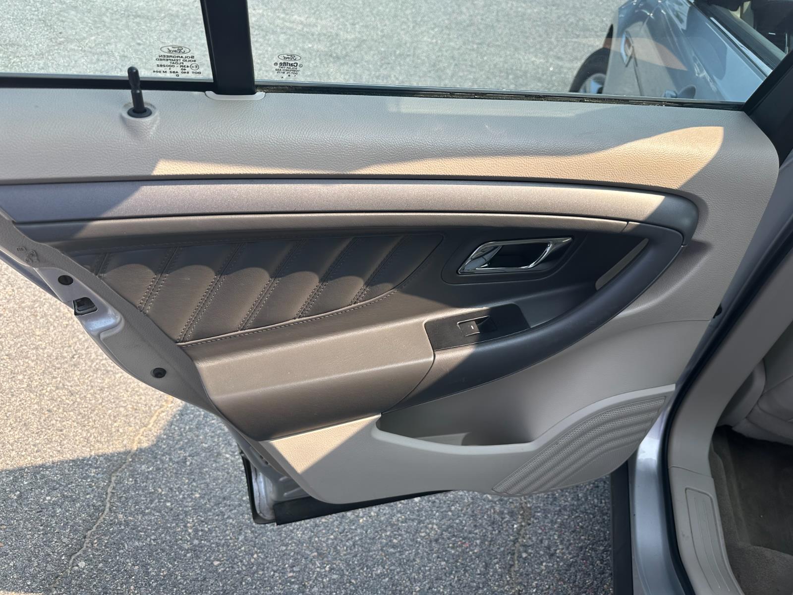 Vehicle image 18 of 27