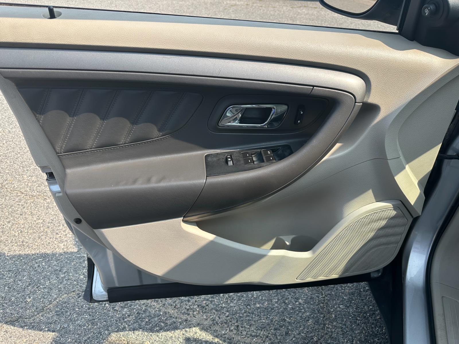 Vehicle image 10 of 27