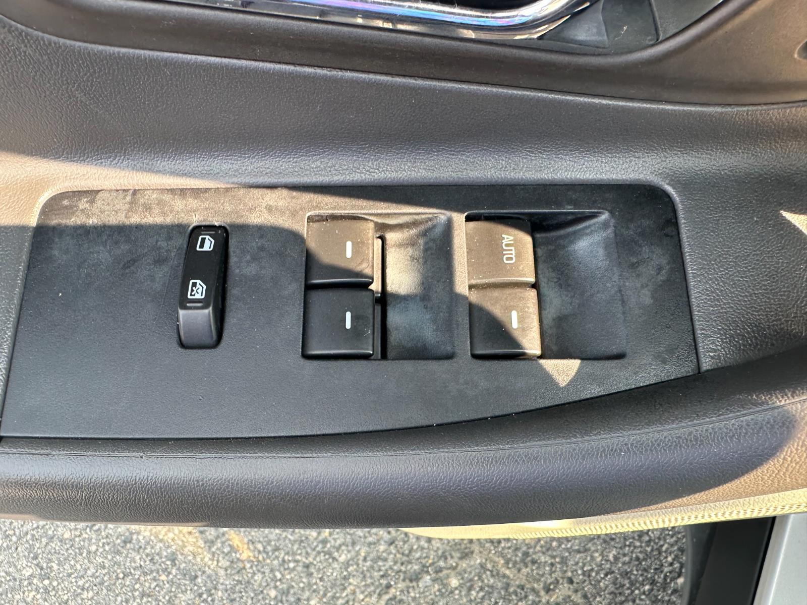 Vehicle image 11 of 27