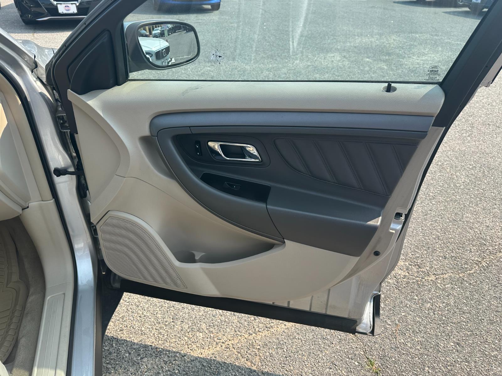 Vehicle image 25 of 27