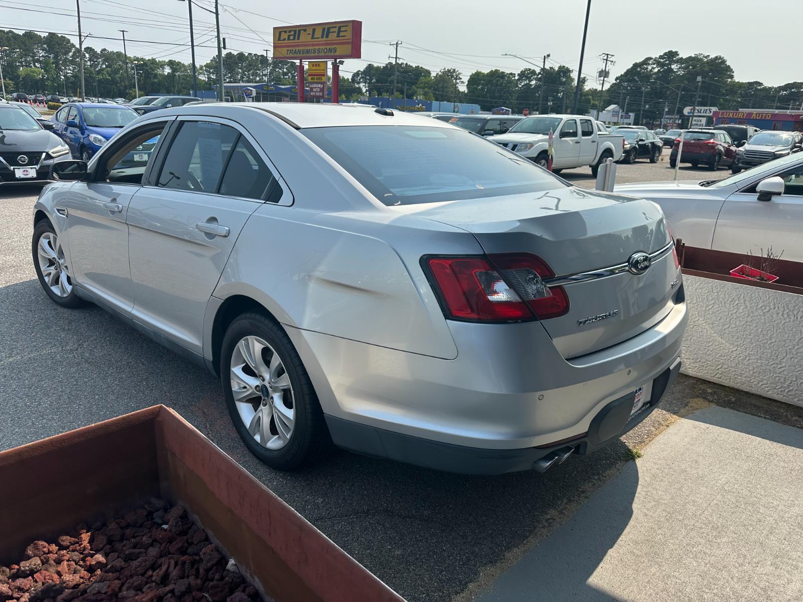 Vehicle image 8 of 27