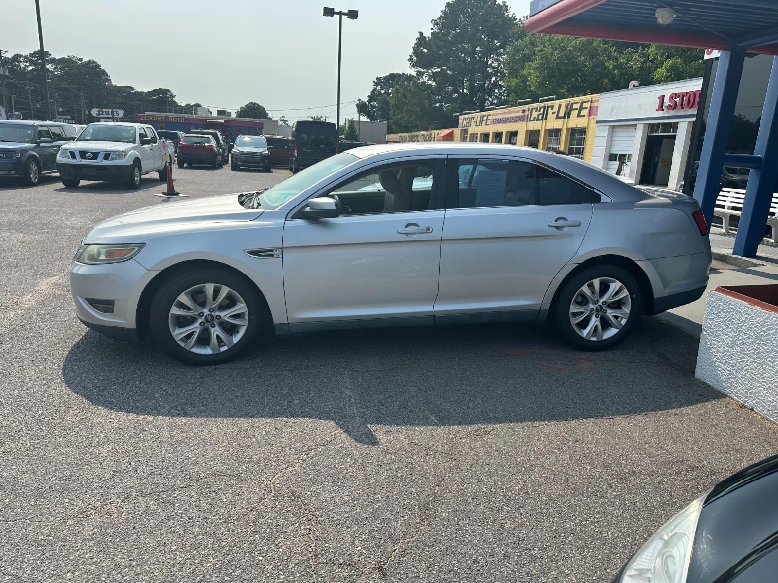 Vehicle image 9 of 27
