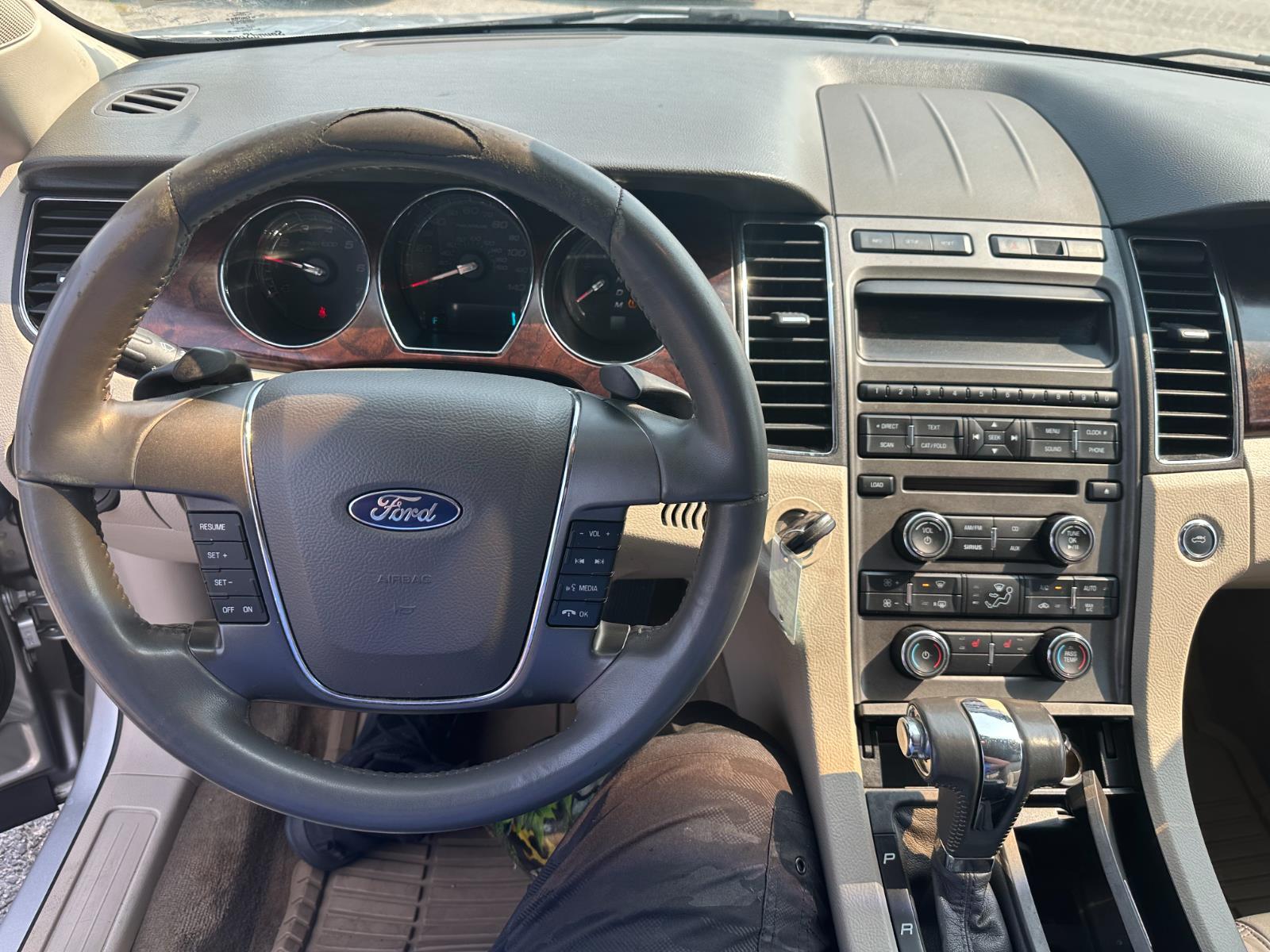 Vehicle image 12 of 27
